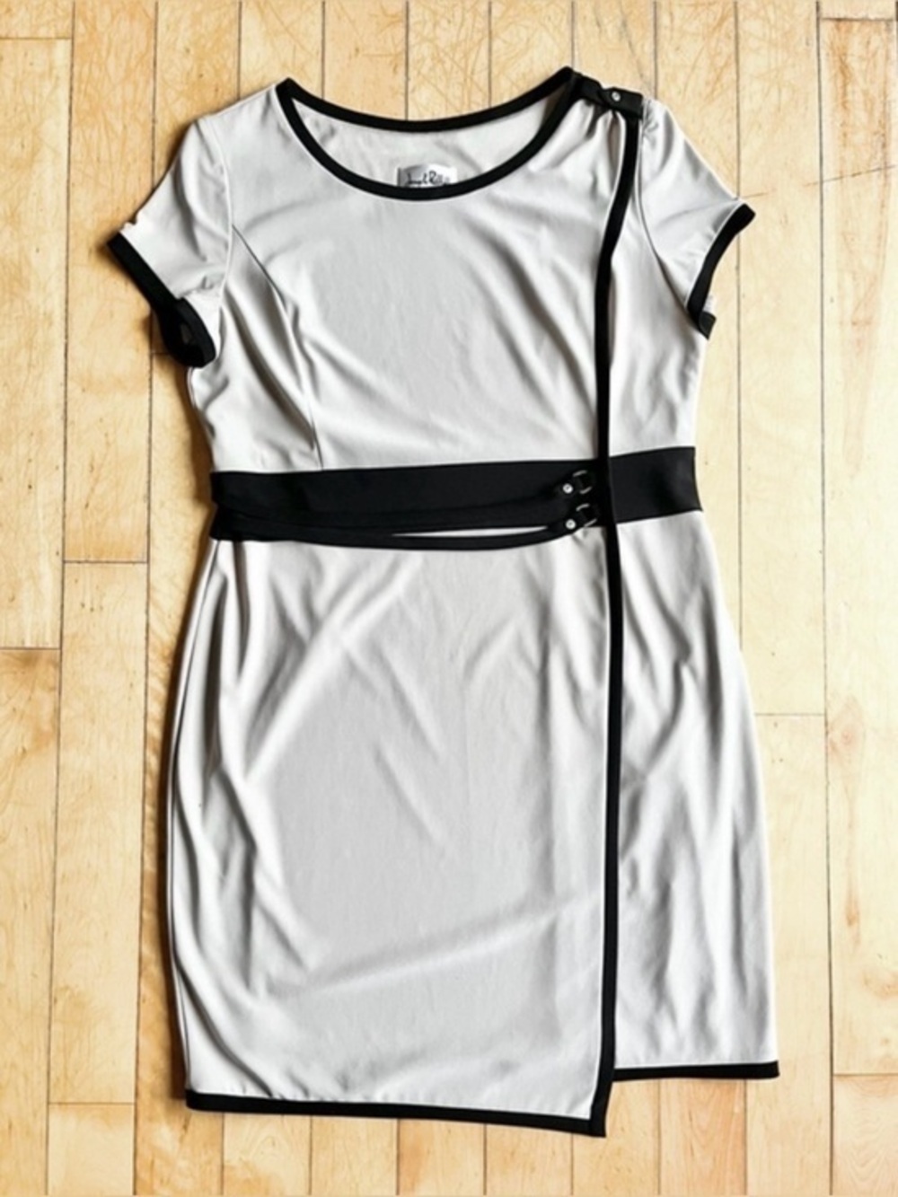 Joseph Ribkoff Beige Contrast-Trim Short Sleeve Dress with Side Buckle Size 18